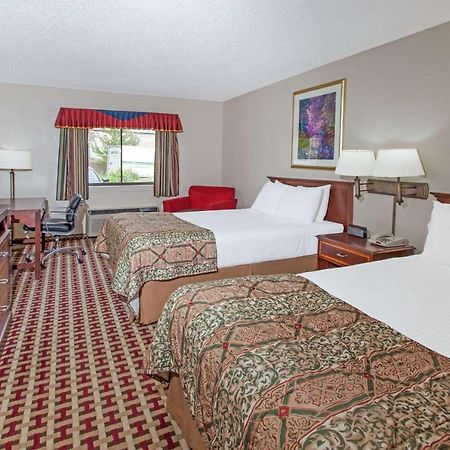Baymont By Wyndham Smyrna Hotel Exterior photo