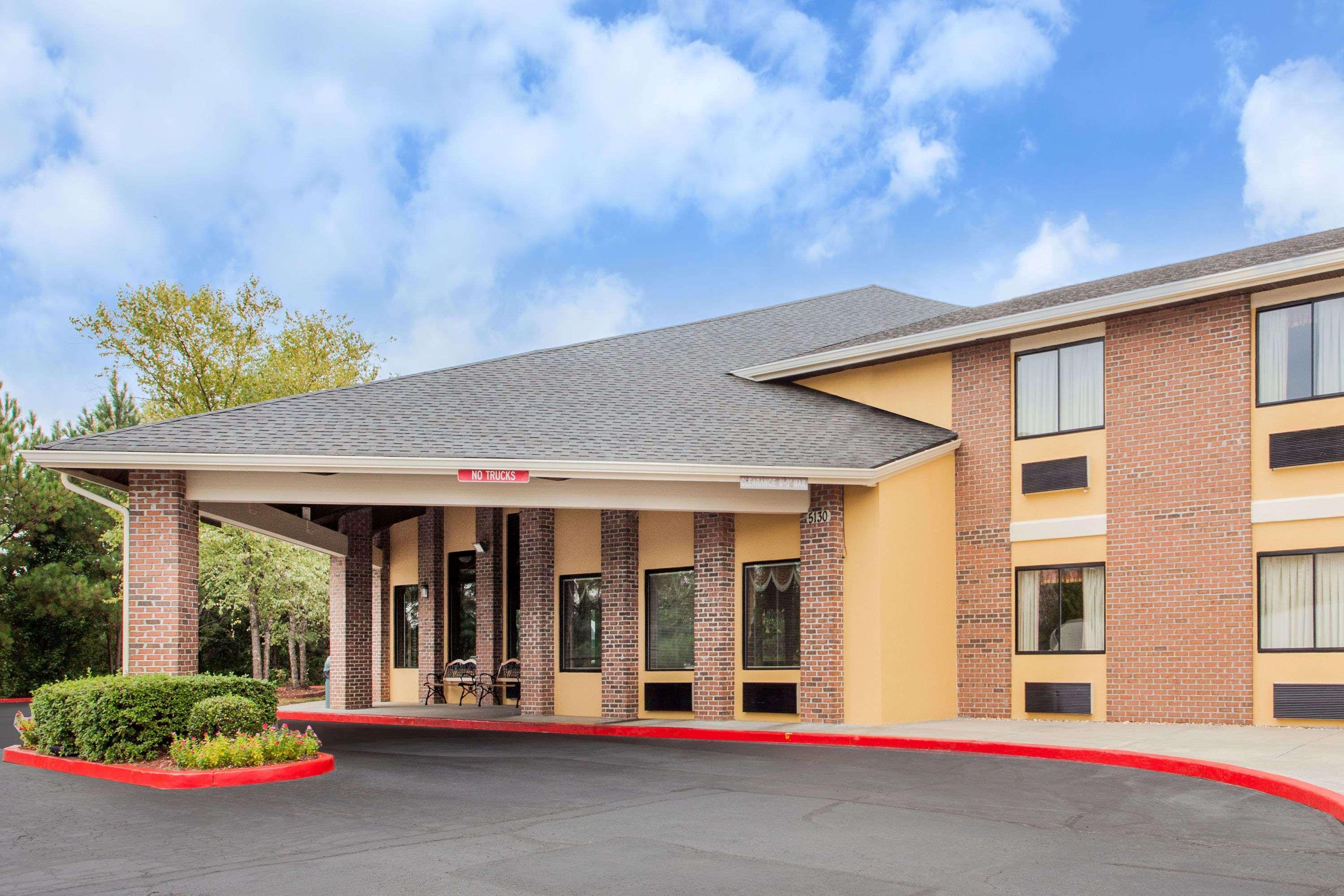 Baymont By Wyndham Smyrna Hotel Exterior photo