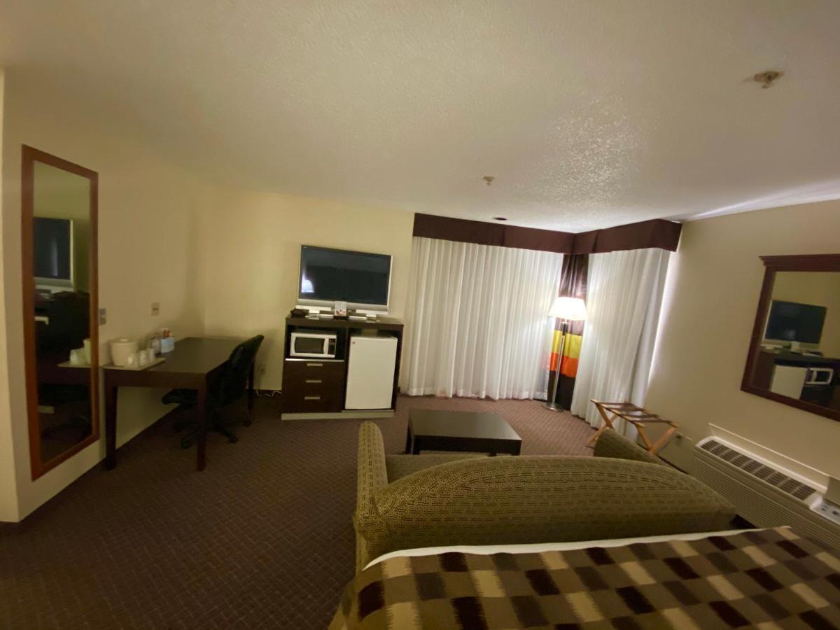 Baymont By Wyndham Smyrna Hotel Exterior photo